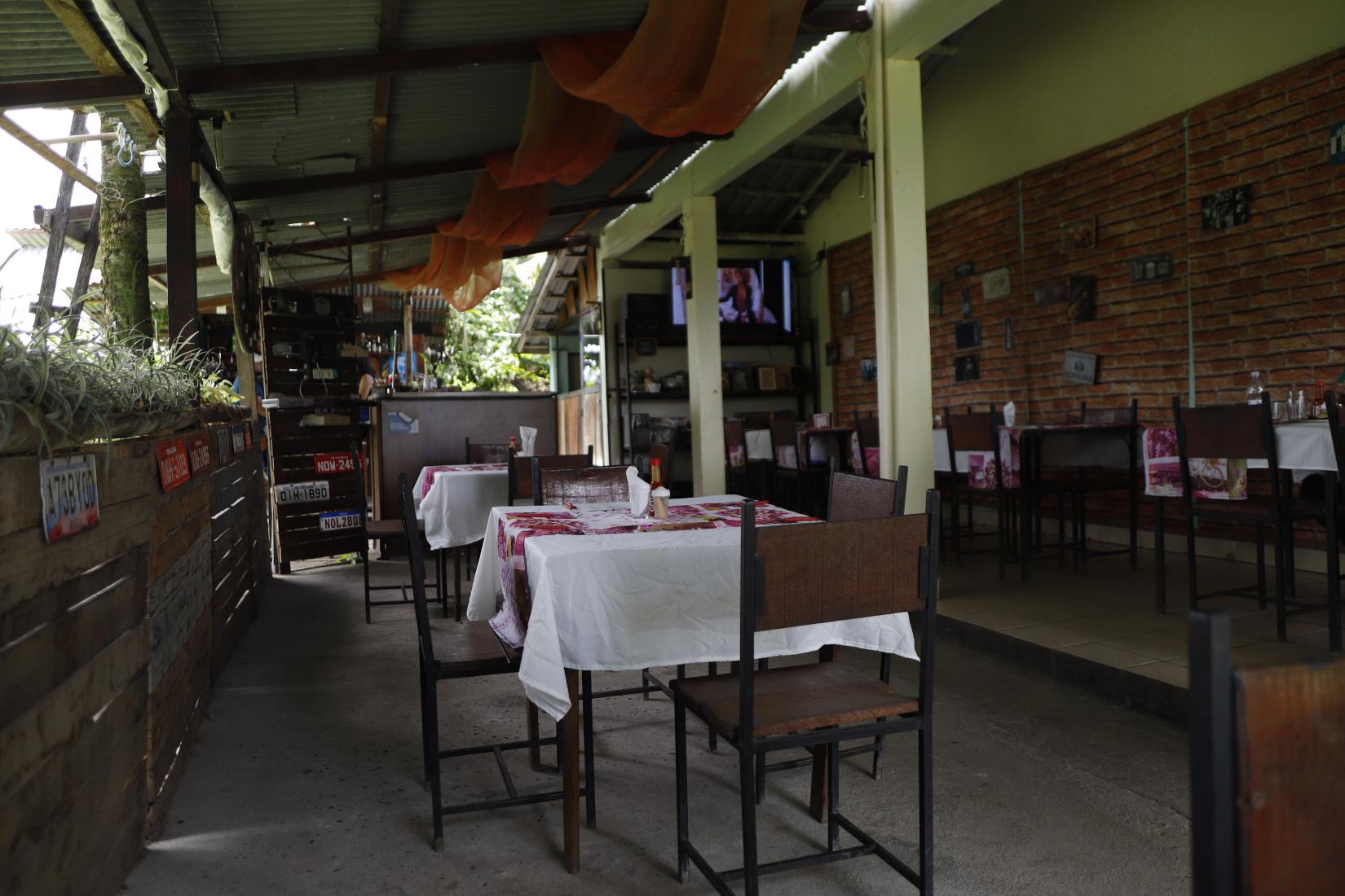 O Rustic nasceu como restaurante de um homem só durante a pandemia de Covi-19. Romeu atendia os pedidos, preparava os hamburgers e fazia o delivery de bicicleta. Aos poucos, o negócio foi se fortalecendo no mercado local, promovendo oportunidades de emprego.