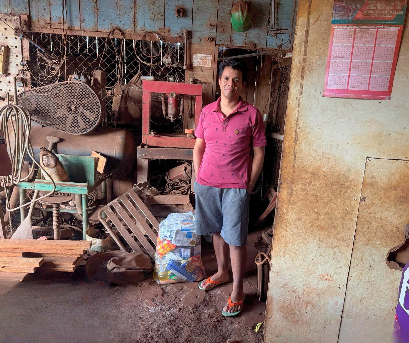 Crédito: Defesa Civil / Divulgação Legenda: Comunidades ribeirinhas do Amapá, que têm no rio sua principal fonte de sustento, receberam cestas básicas após rompimento de barragem de garimpo ilegal.